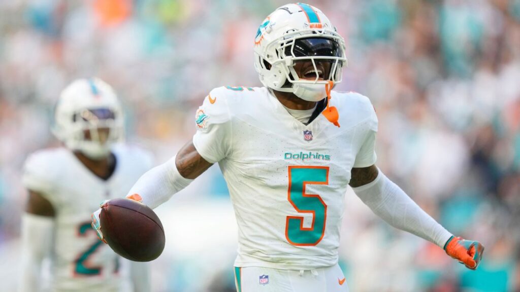 Dolphins send Ramsey, Smith to Steelers for Fitzpatrick in trade
