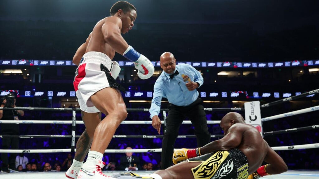 Floyd Schofield brushes off negativity to score thunderous knockout of Tevin Farmer in less than a minute
