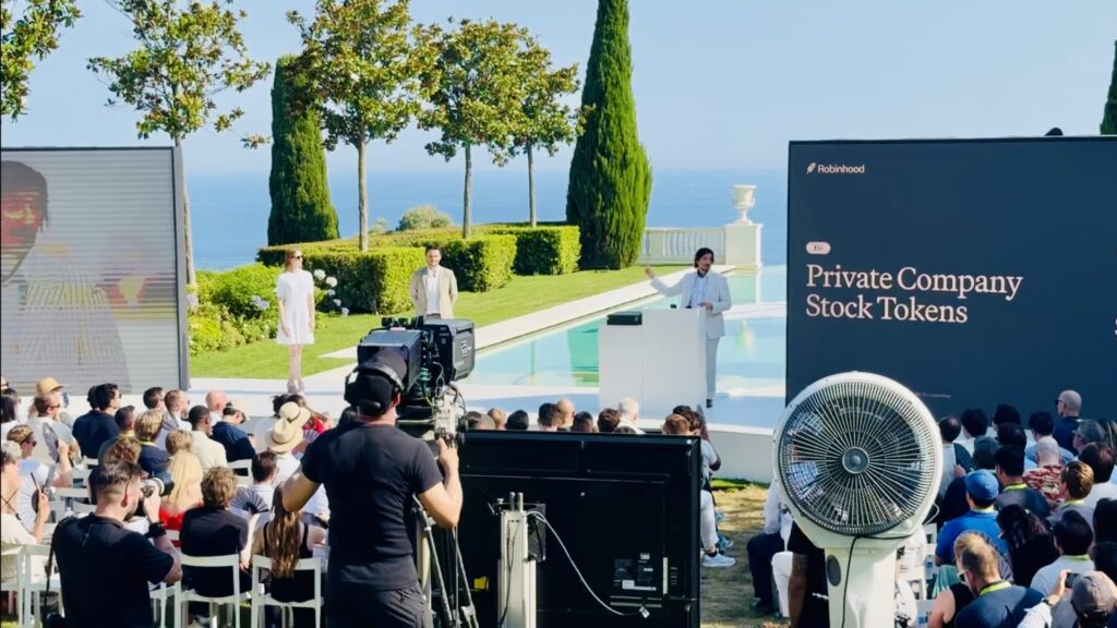 Robinhood gives out tokens of OpenAI and SpaceX. Stock hits record
