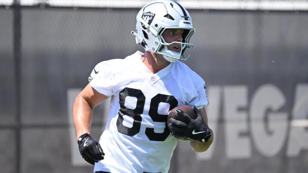 2025 Fantasy football positional rankings: Model reveals best NFL QB, WR, RB, TE, kicker, defense picks