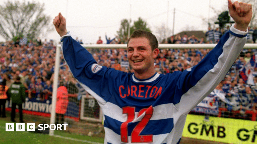 Jamie Cureton holds up a Cambridge City scarf