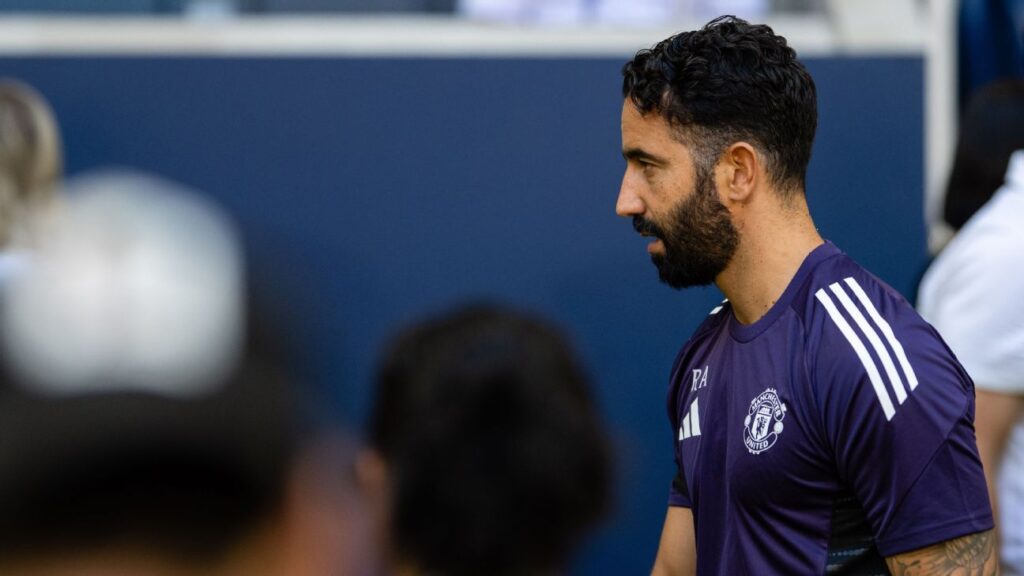 Man United to leave quartet out of U.S. preseason tour - sources