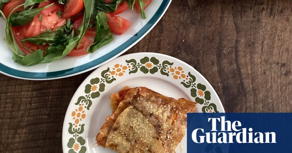 Rachel Roddy’s recipe for Sardinian crispbread lasagne | Italian food and drink