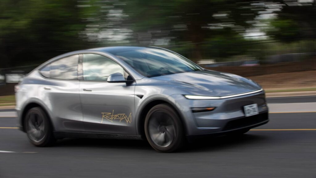 Tesla plans 'friends and family' service in California, regulator says
