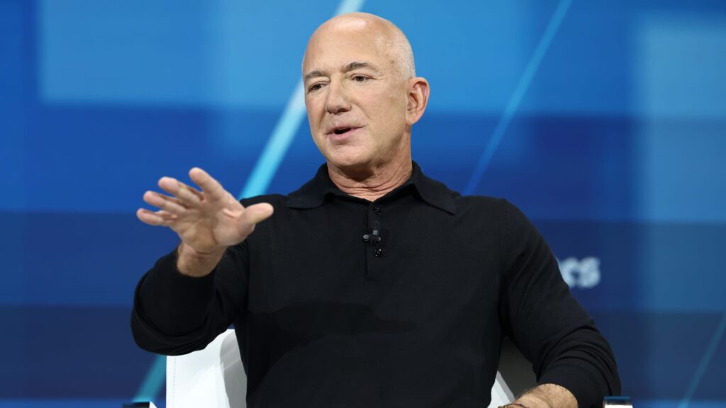 Trump met with Amazon's Jeff Bezos at White House last week: Sources