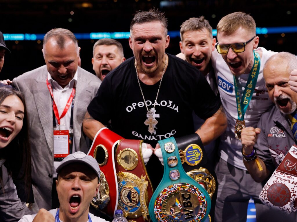 Usyk knocks out Dubois in fifth to unify heavyweight boxing belts | Boxing News