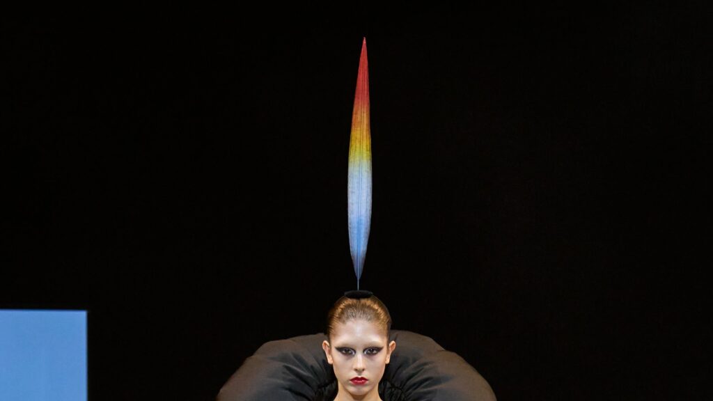 Viktor & Rolf Fall 2025 Couture Collection