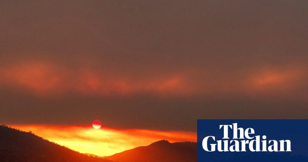 Colorado deploys more than 1,000 firefighters to battle two huge blazes | Colorado
