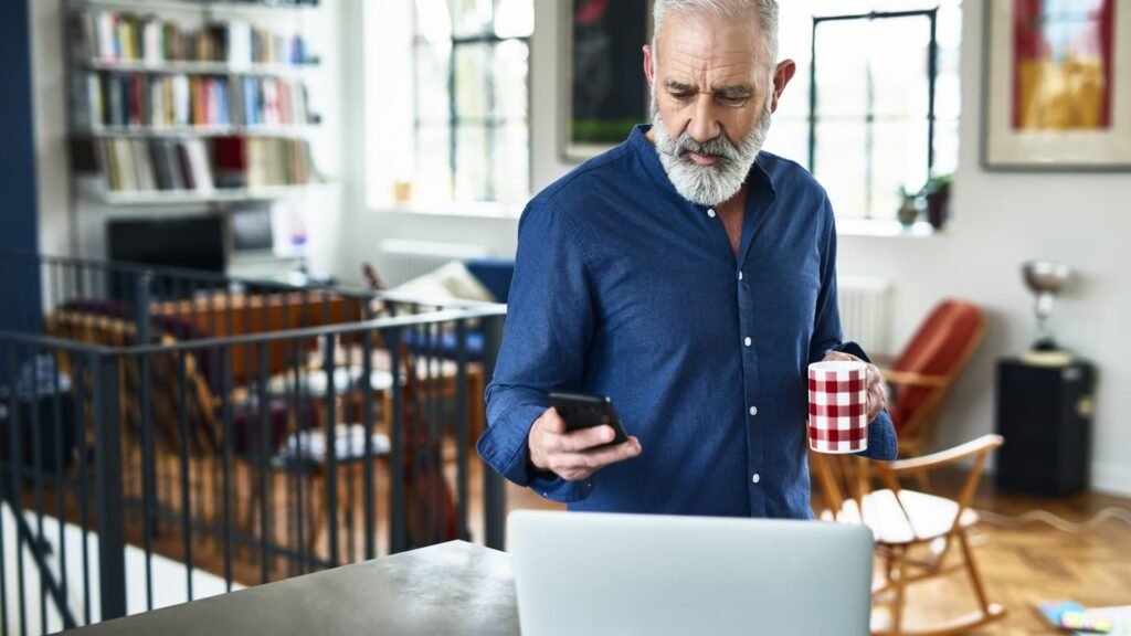 Imposter scams cost older adults $700 million in 2024: FTC