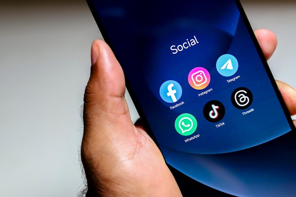 Instagram public accounts with less than 1,000 followers can no longer go live