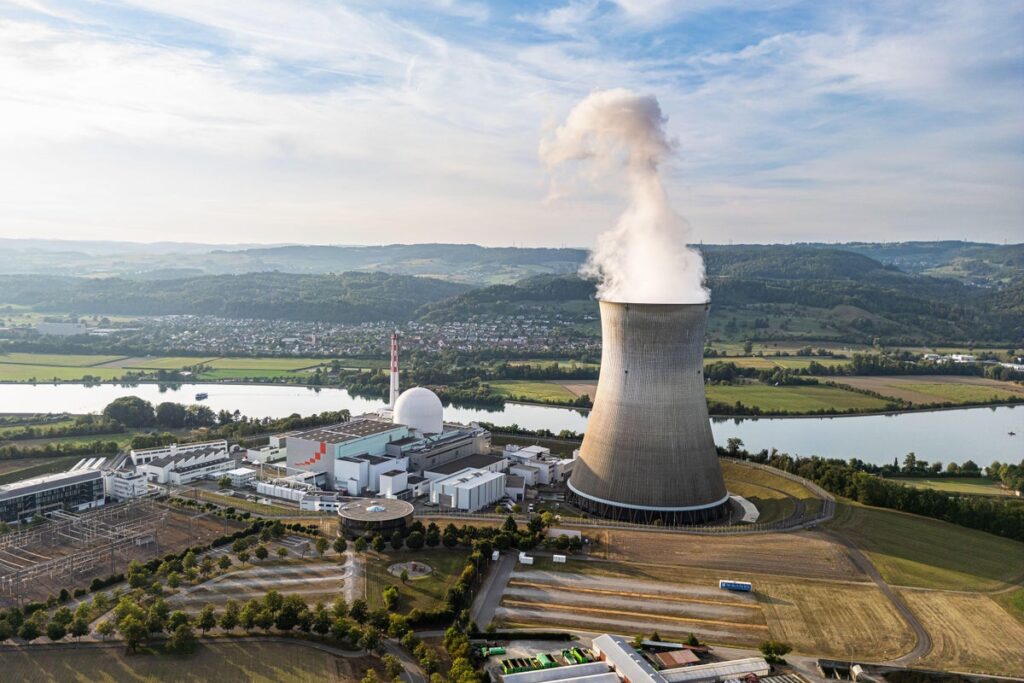Miniature Neutrino Detector Catches Elusive Particles at Nuclear Reactor