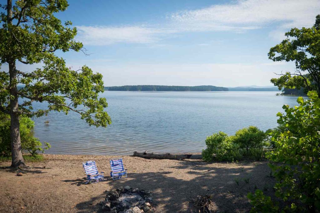 This 40,000-acre Lake Is So Clean It’s Dubbed the 'Caribbean of Arkansas'